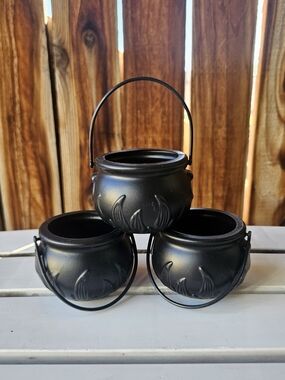 Small Black Plastic Cauldrons Pot Of Gold Decor Doll Halloween St. Patricks Brew